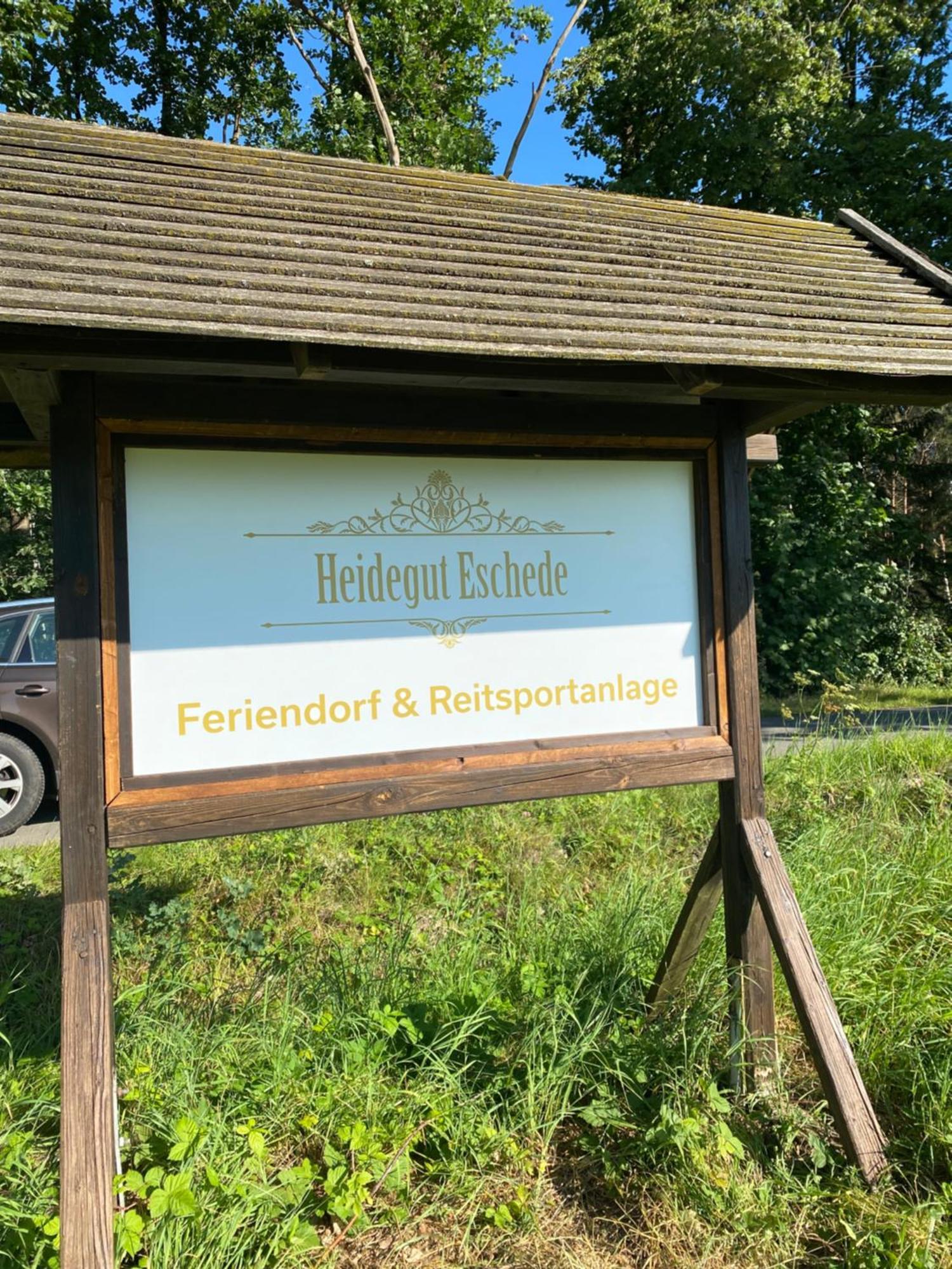 Heidegut Eschede Reitsportanlage Und Feriendorf Eksteriør billede